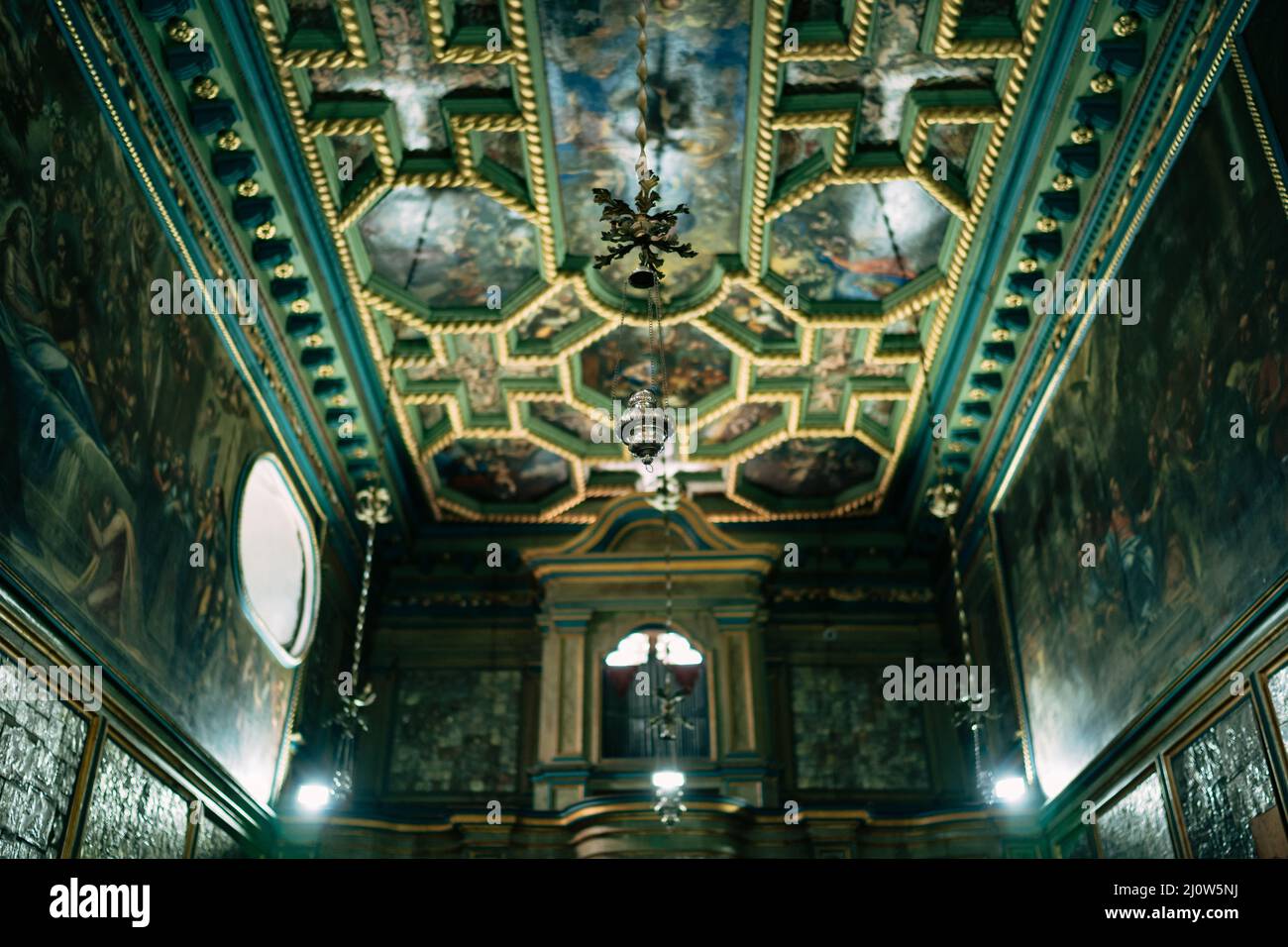 Soffitto e pareti della Chiesa di nostra Signora delle rocce sull'isola di Gospa od Skrpjela Foto Stock