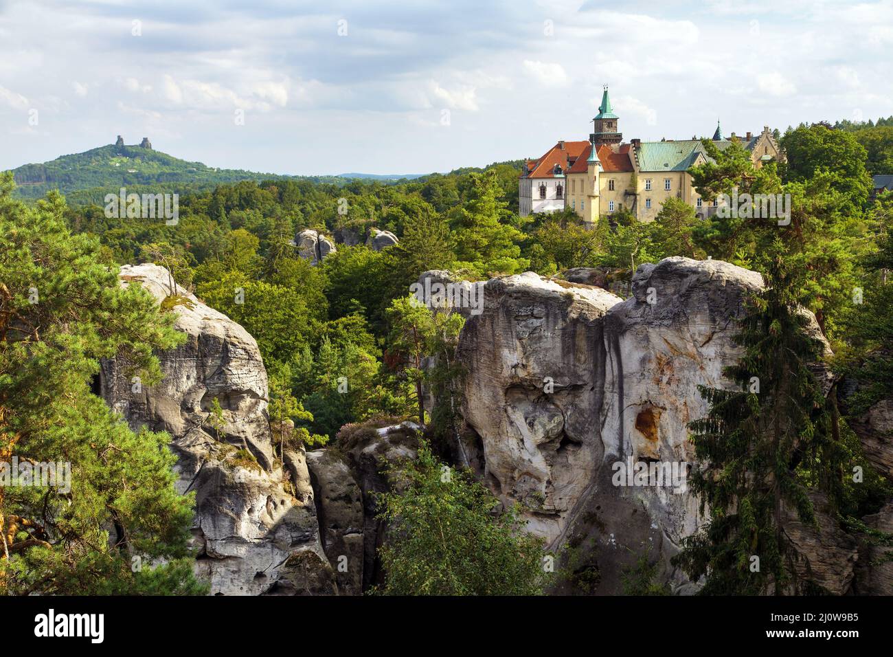 Hruba Skala castello e Trosky castello rovina, arenaria città di roccia, Cesky raj, ceco o Boemia paradiso, Repubblica Ceca Foto Stock