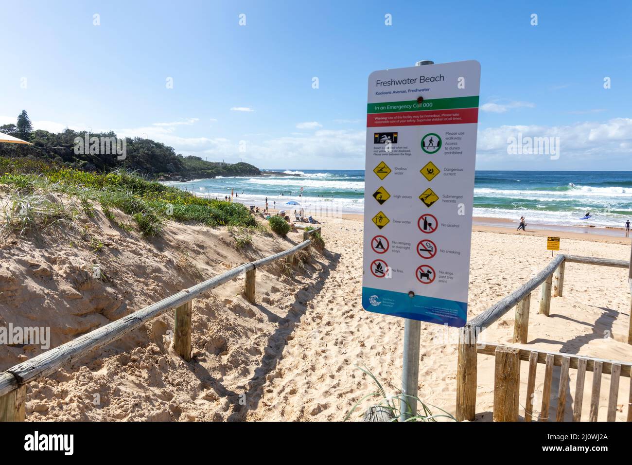 Fresh Water Beach a Sydney sulla costa orientale in una giornata d'autunno soleggiato, Sydney, NSW, Australia Foto Stock