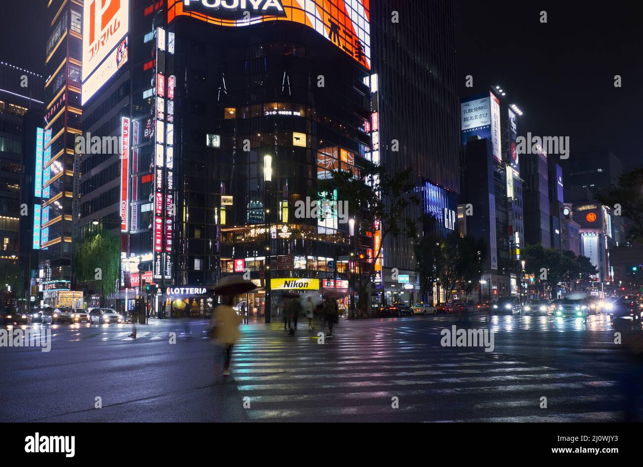 Viale Ginza all'illuminazione notturna. Tokyo. Giappone Foto Stock