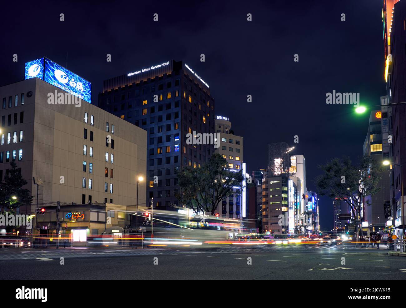 Harumi dori Avenue all'illuminazione notturna. Ginza. Tokyo. Giappone Foto Stock