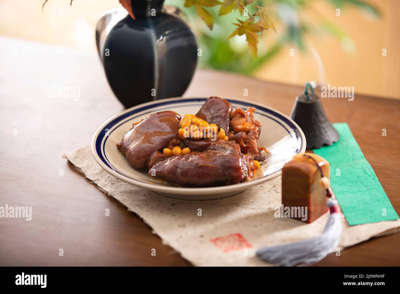 Cucina cinese, trotto di maiale stufato con soia Foto Stock