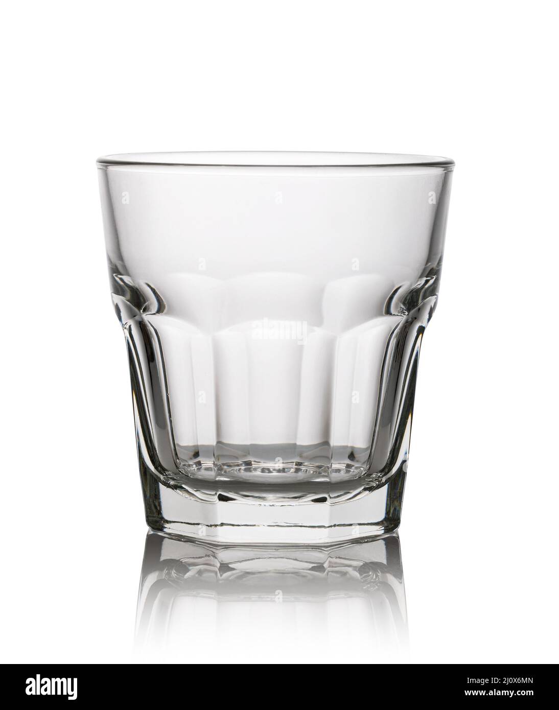 Vetro su uno sfondo bianco Foto Stock