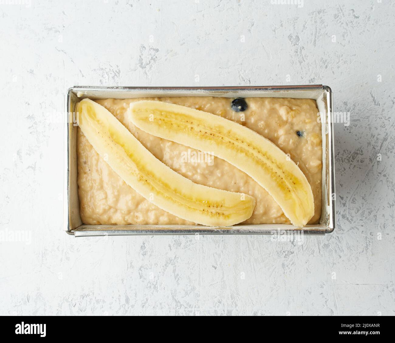 Pane di Banana fatto in casa. Impasto per la torta in pane tegame. Ricetta passo per passo. Punto 11. Foto Stock