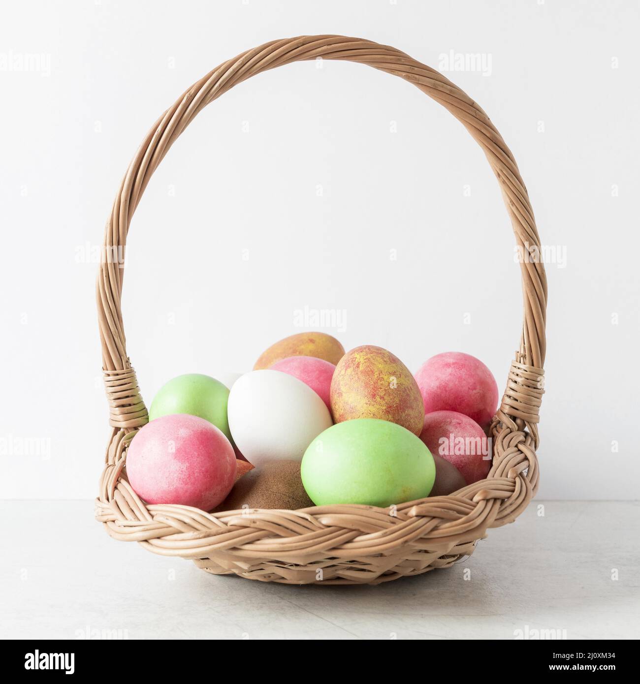 Cesto di uova di pasqua immagini e fotografie stock ad alta risoluzione -  Alamy