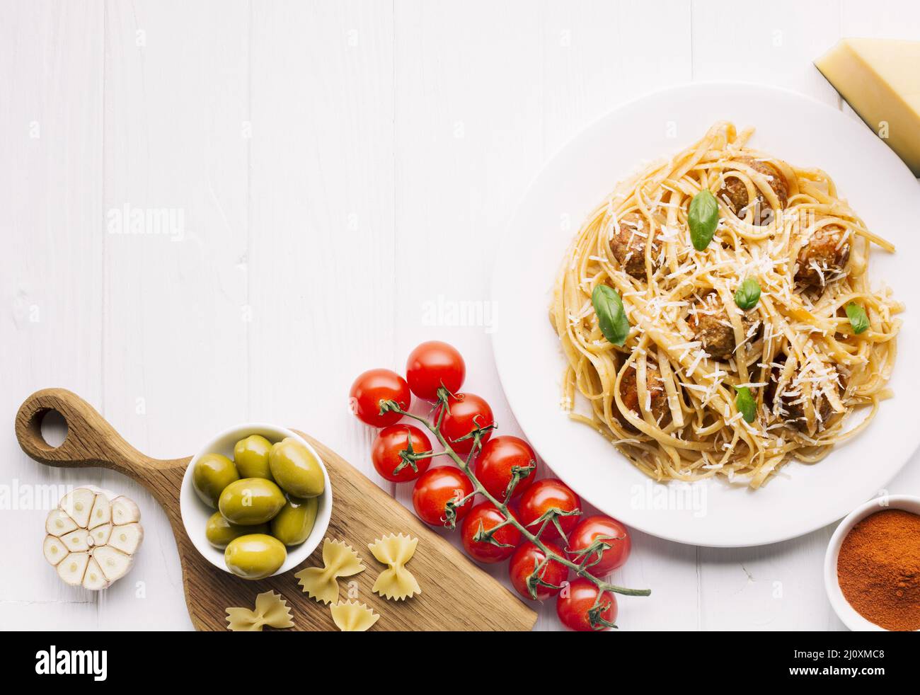 Piatto laico italiano composizione alimentare con copyspace. Foto di alta qualità Foto Stock