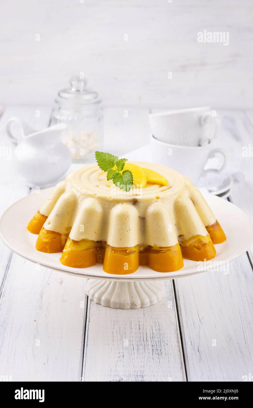 Budino di mango e vaniglia Foto Stock