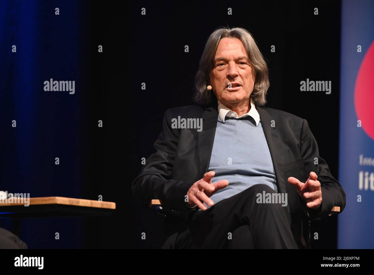 Colonia, Germania. 20th Mar 2022. Il medico Dr. Hans-Wilhelm Müller-Wohlfahrt legge e parla a Lit.Cologne, il festival internazionale della letteratura Credit: Horst Galuschka/dpa/Alamy Live News Foto Stock