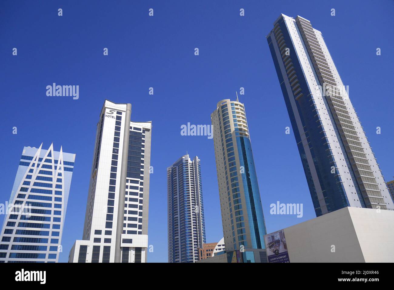 Alti edifici di uffici, Seef District, Regno del Bahrain Foto Stock