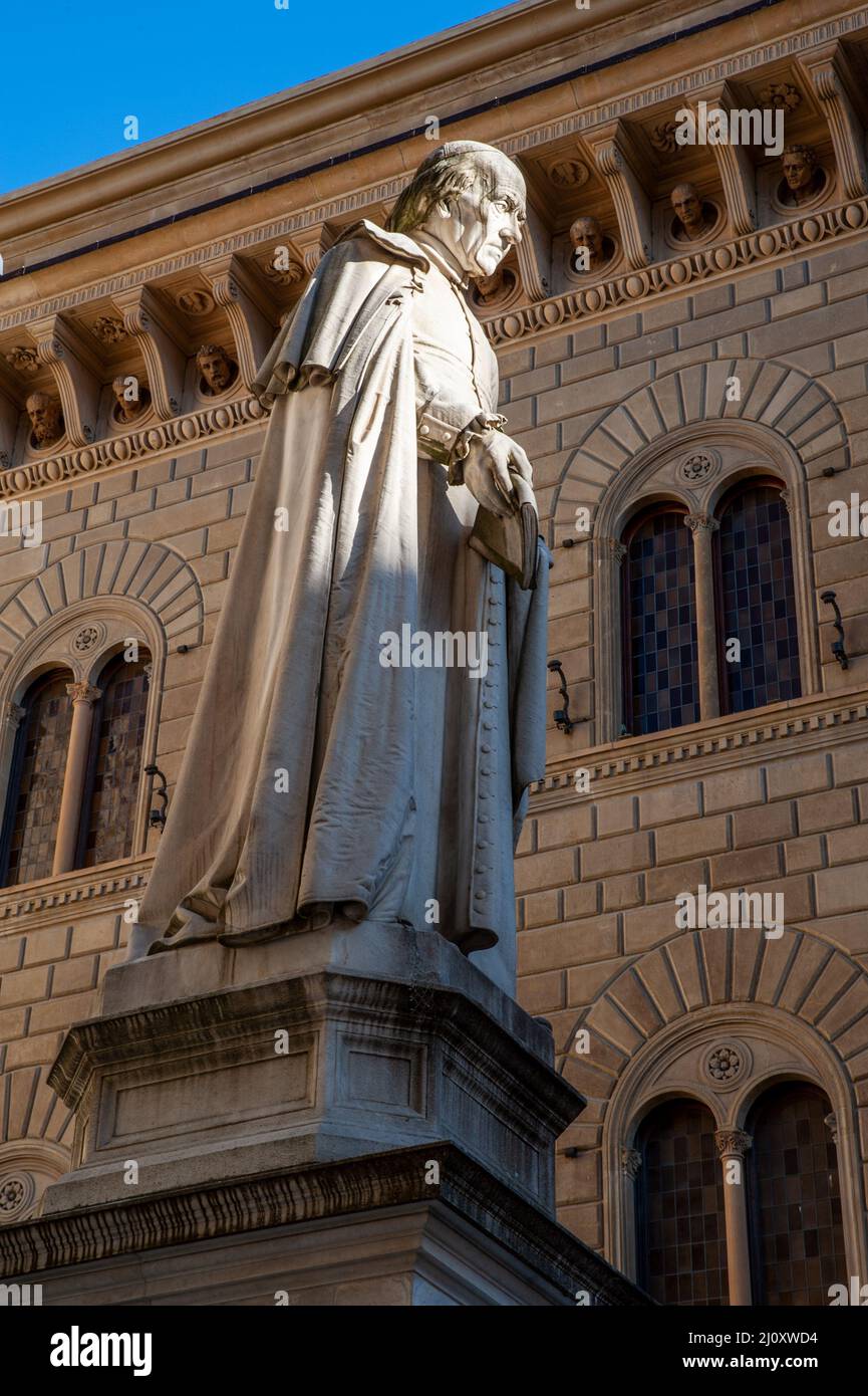 Siena, Italia - 2022 febbraio 10: Sallustio Bandini, sacerdote senese e primo economista italiano, scolpito da Tito Sarrocchi (1882). Foto Stock