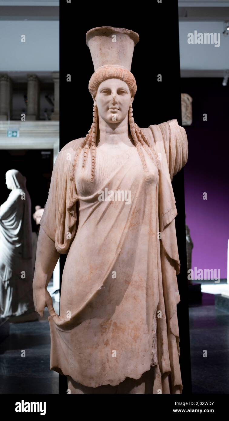 Statua di Caryatid da Tralles antica città, 1st secolo a.C. Civiltà Romana. Museo Archeologico di Istanbul, Turchia. Foto Stock