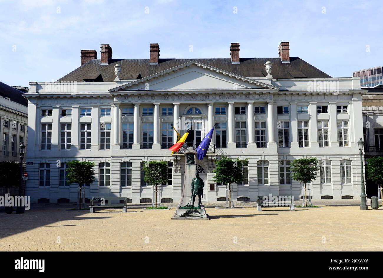 Statua in pietra di Frédéric de Merode in piazza Martyrs a Bruxelles, Belgio. Foto Stock