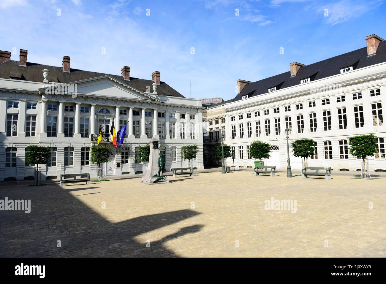 Statua in pietra di Frédéric de Merode in piazza Martyrs a Bruxelles, Belgio. Foto Stock