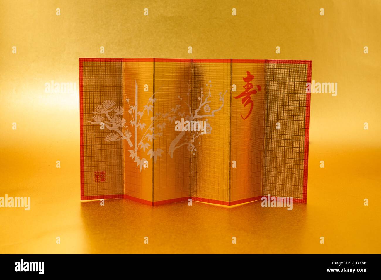 Immagine dello schermo pieghevole in oro (materiali per le carte di Capodanno e per il nuovo anno) Foto Stock