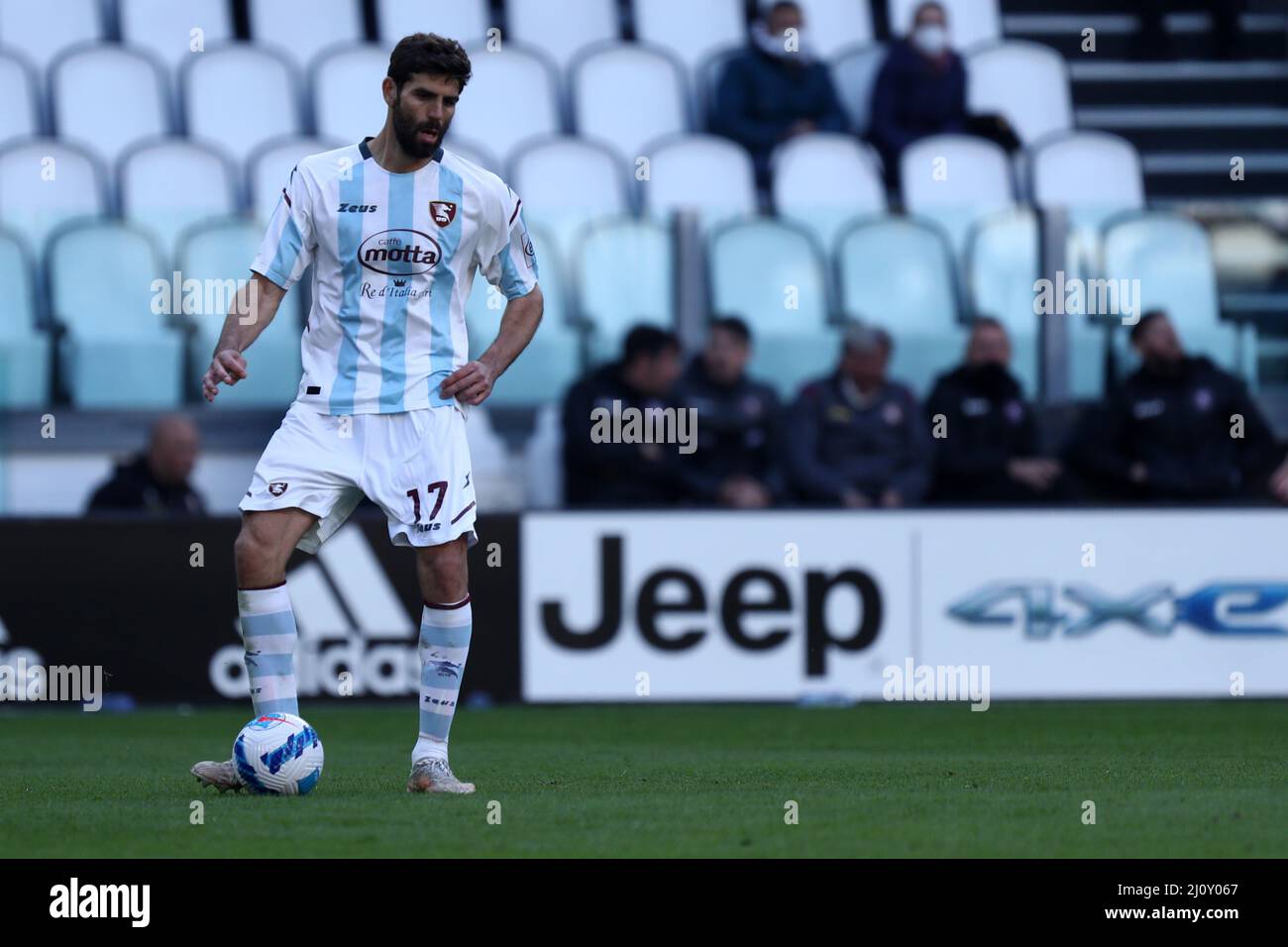 Torino, Italia. 20th Mar 2022. Federico Fazio degli Stati Uniti Salernitana controlla la palla durante la Serie A partita tra Juventus FC e US Salernitana allo Stadio Allianz il 20 2022 marzo a Torino. Credit: Marco Canoniero/Alamy Live News Foto Stock