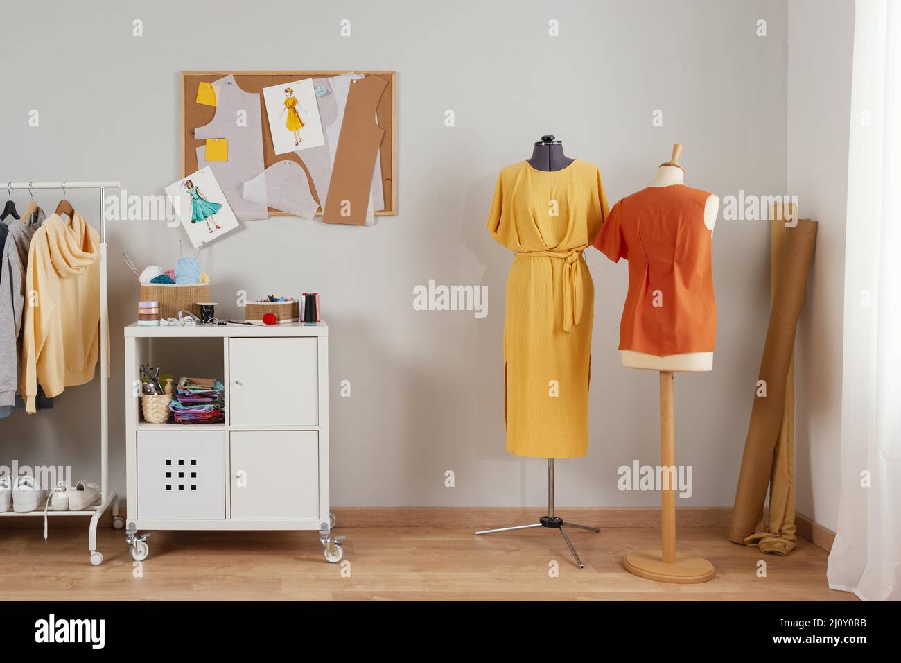 Stile officina con manichino per abiti. Foto di alta qualità Foto Stock