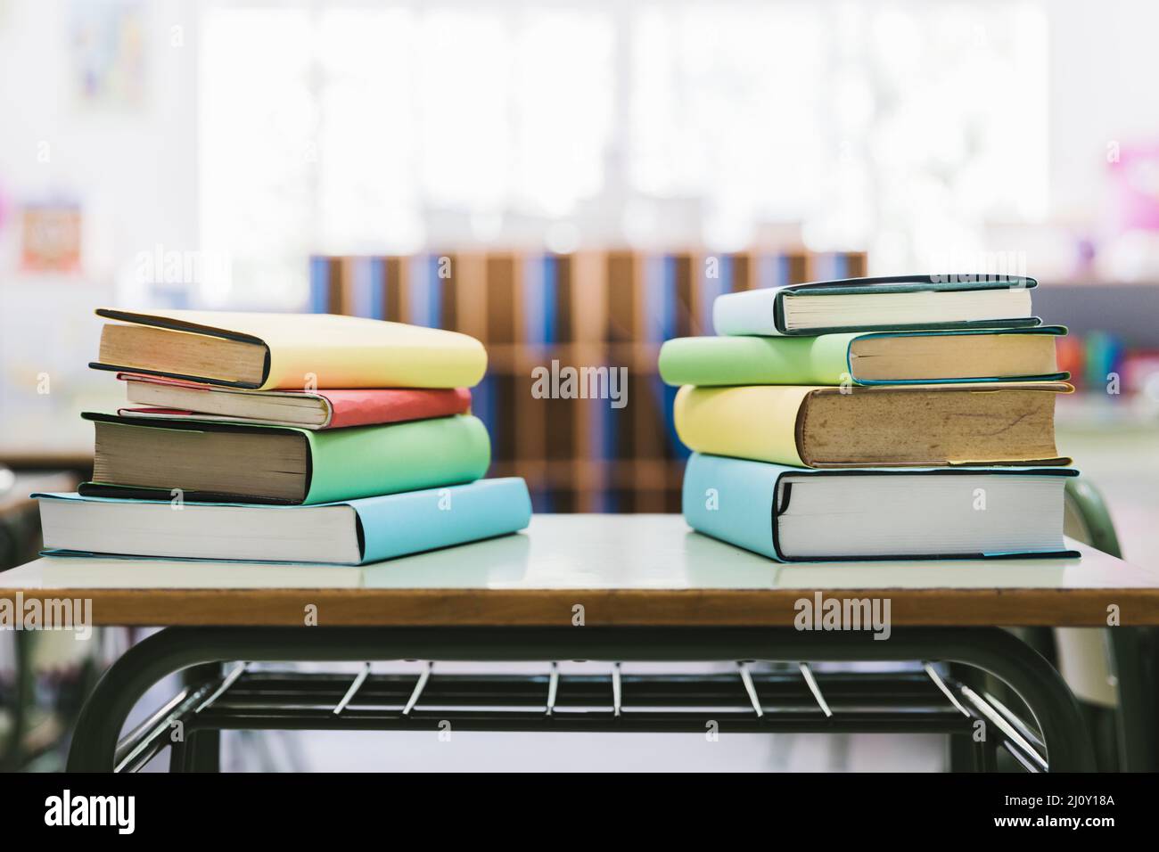 Scuola di libri classe scrivania. Foto di alta qualità Foto Stock