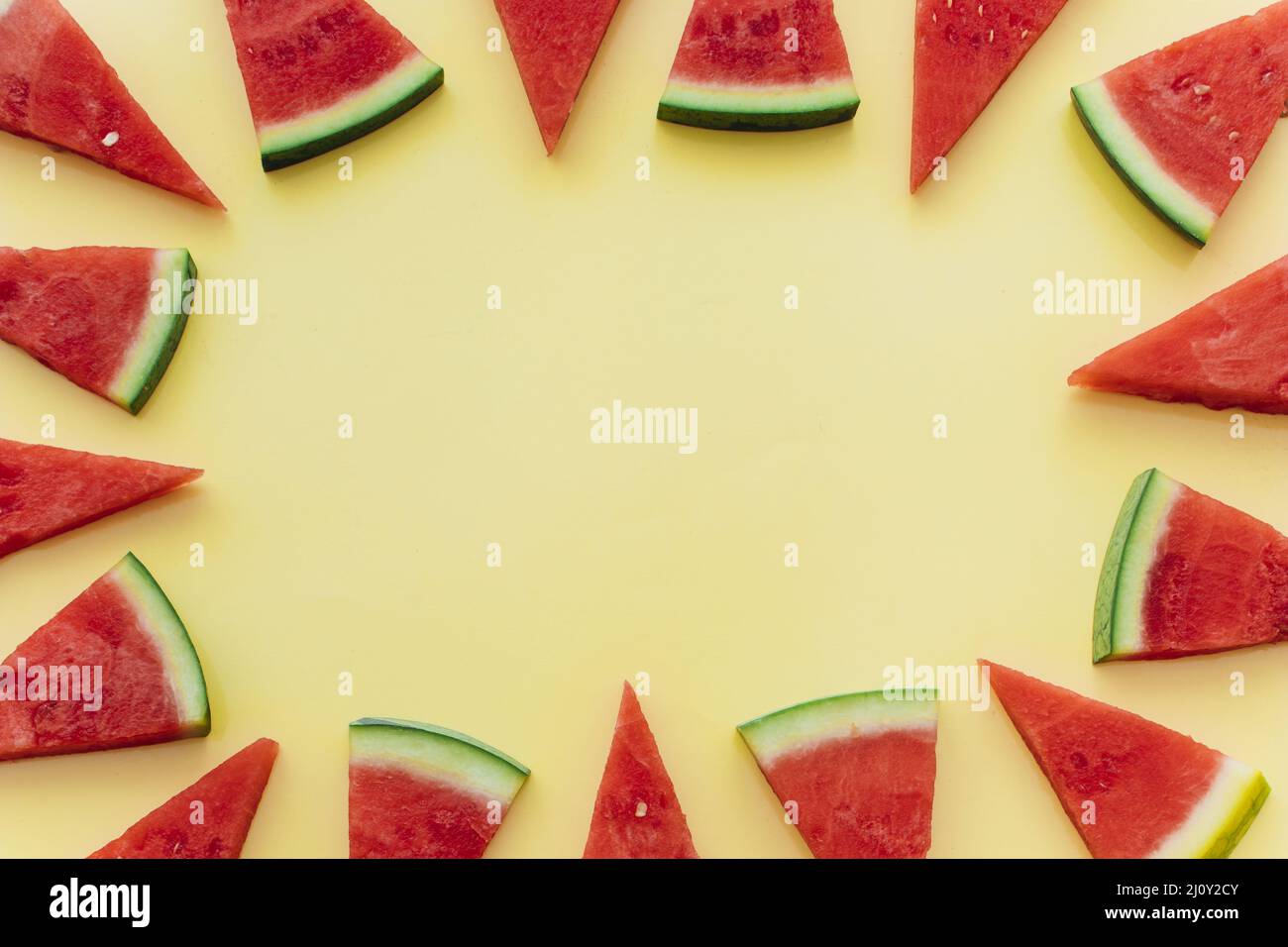 Sfondo giallo di cocomero con copyspace. Foto di alta qualità Foto Stock