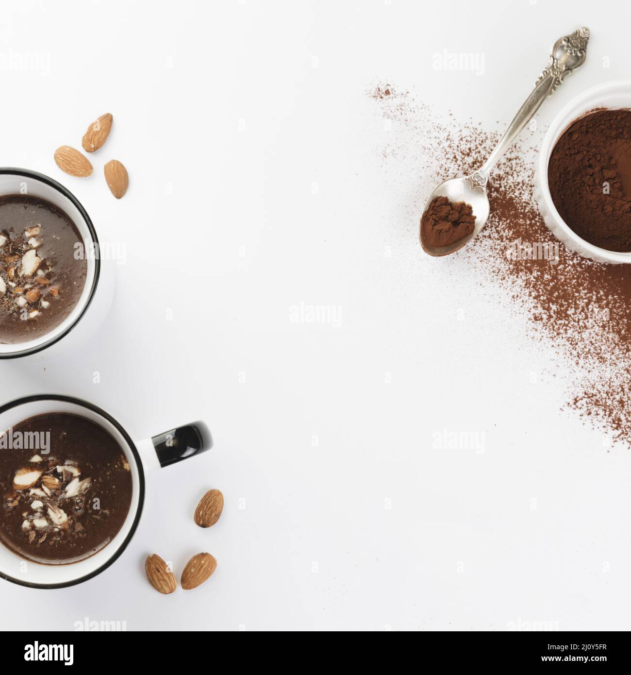 Cioccolata calda noci cacao in polvere. Foto di alta qualità Foto Stock