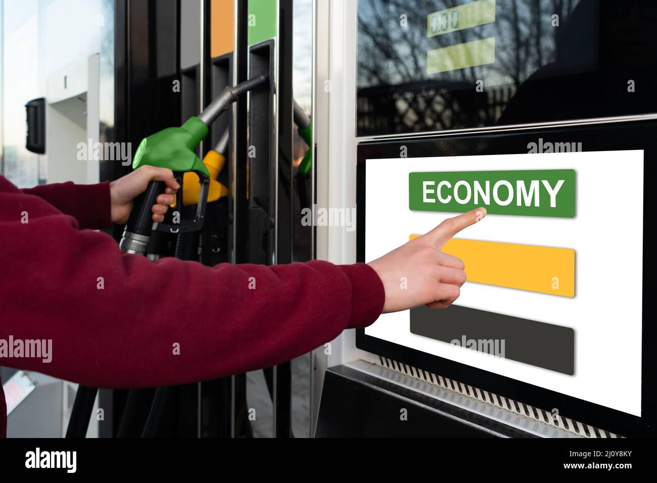 Concetto di crisi del carburante dovuta all'aumento dei prezzi. Foto Stock