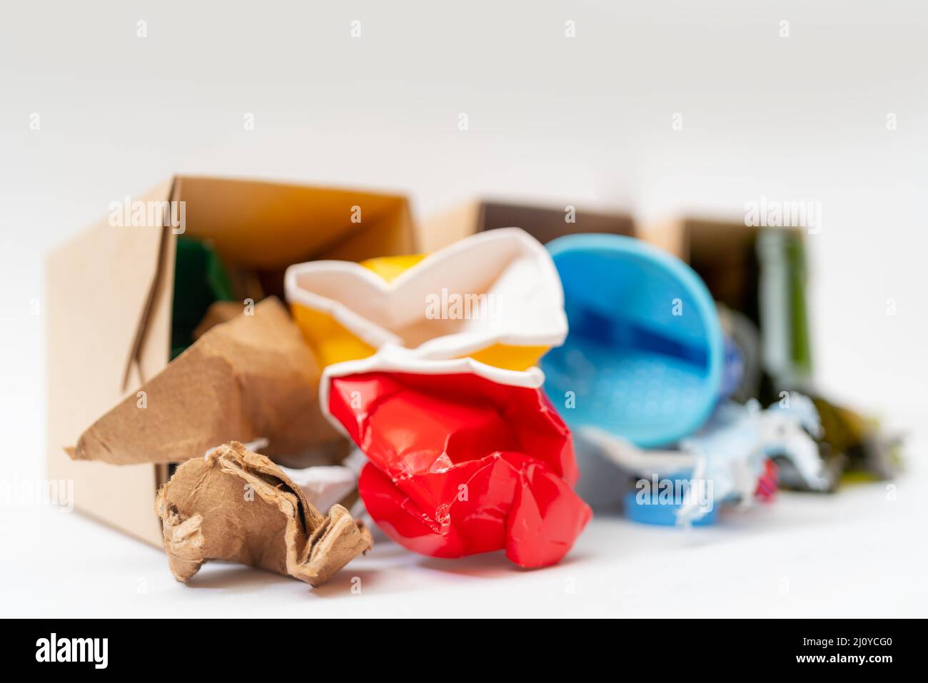 Raccolta differenziata dei rifiuti. Carta, Plastica, Vetro. Inquinamento ambientale. Foto Stock
