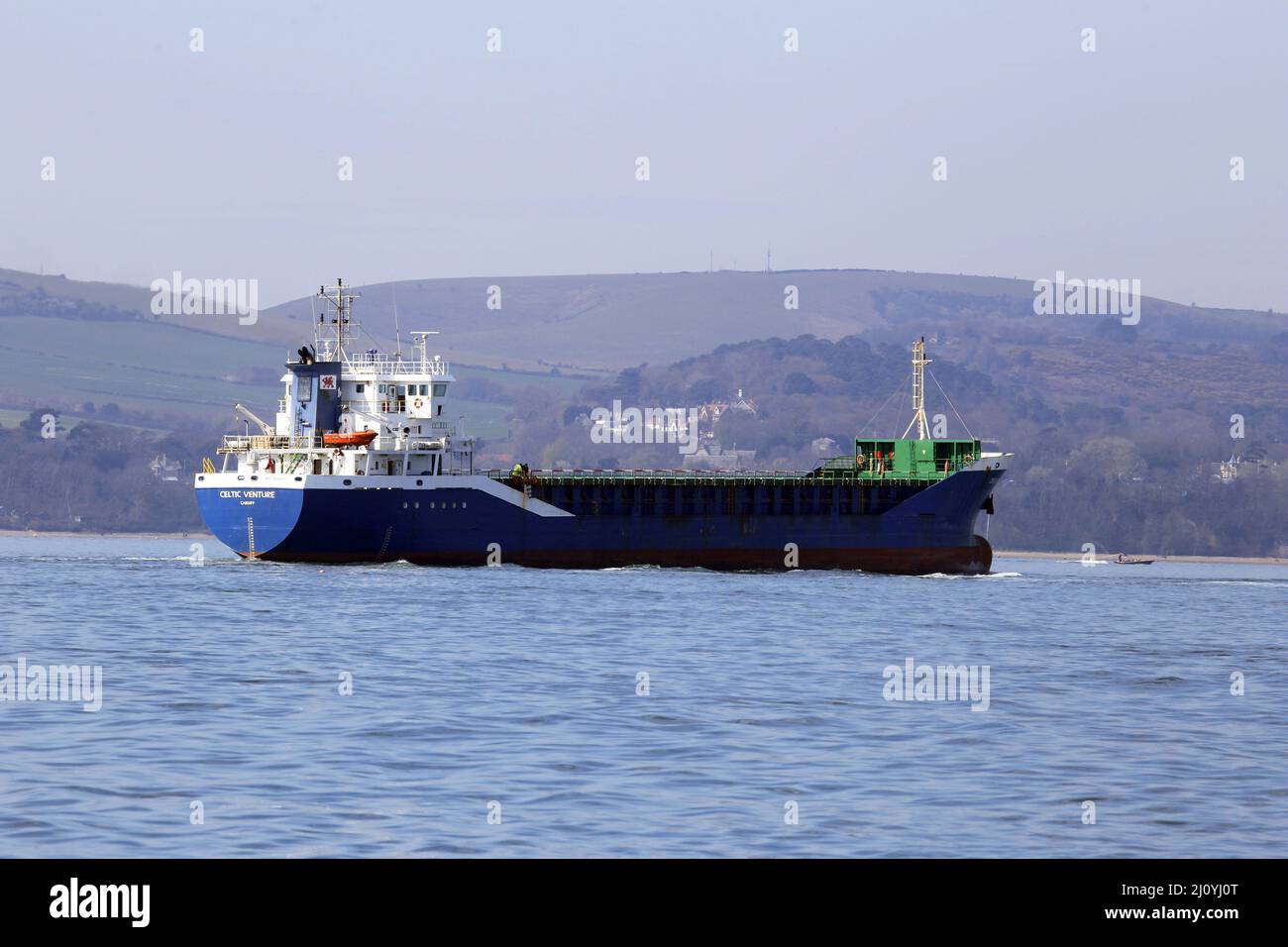 General Cargo Vessel Celtic Venture che entra a Poole Harbour lungo il tragitto per Poole. Foto Stock