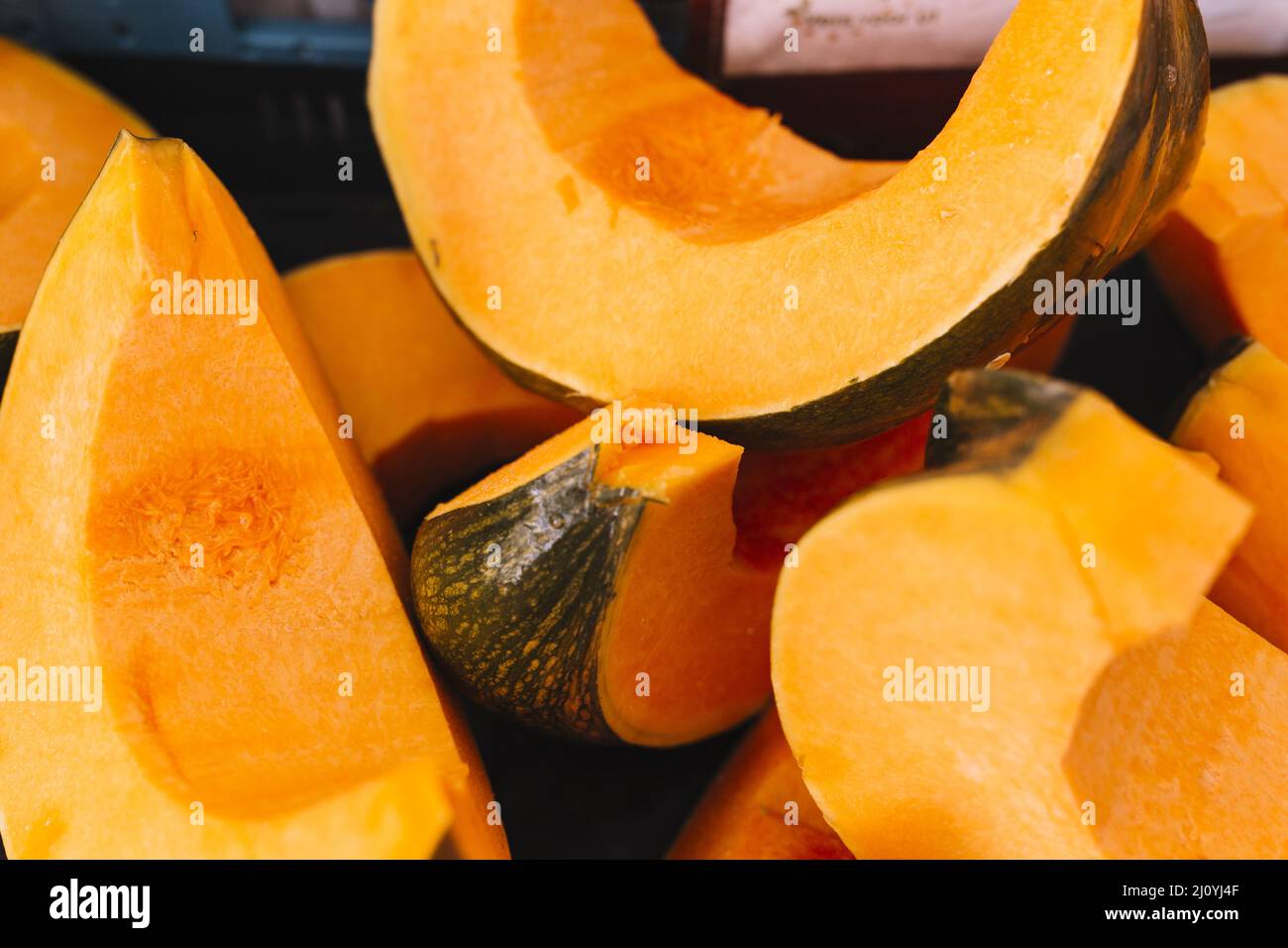 Fette di zucca fresca. Foto di alta qualità Foto Stock