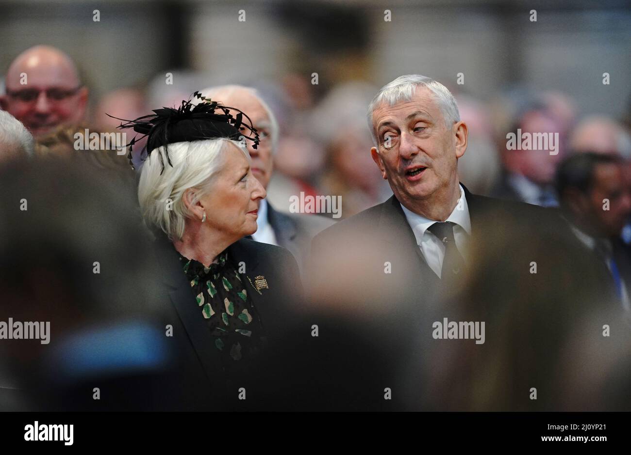 Relatore della Camera dei Comuni Sir Lindsay Hoyle durante il Servizio del Ringraziamento per l'amore delle forze Dame vera Lynn a Westminster Abbey, Londra. Il cantante e l'intrattenitore ha alzato gli spiriti della gente durante la seconda guerra mondiale con le canzoni compreso We'll incontra di nuovo e le scogliere bianche di dover. Morì nel giugno 2020, all'età di 103 anni. Data foto: Lunedì 21 marzo 2022. Foto Stock