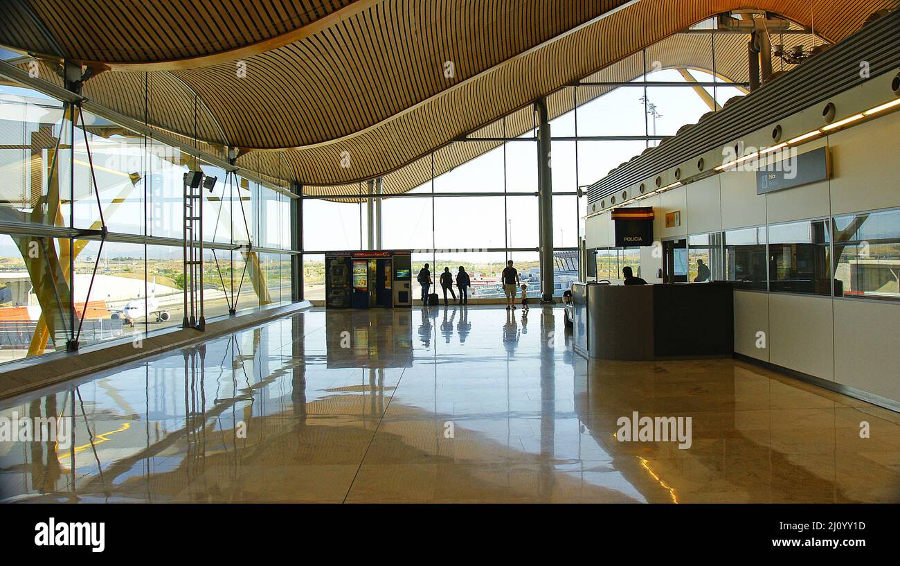 Corridoio interno dell'aeroporto Madrid-Barajas T4, Spagna, Europa Foto Stock