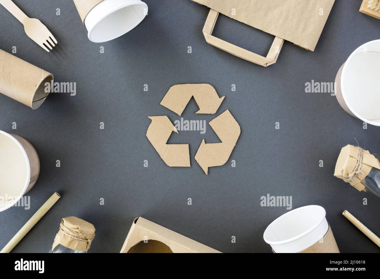 Vista dall'alto dei rifiuti di cartone in plastica Foto Stock