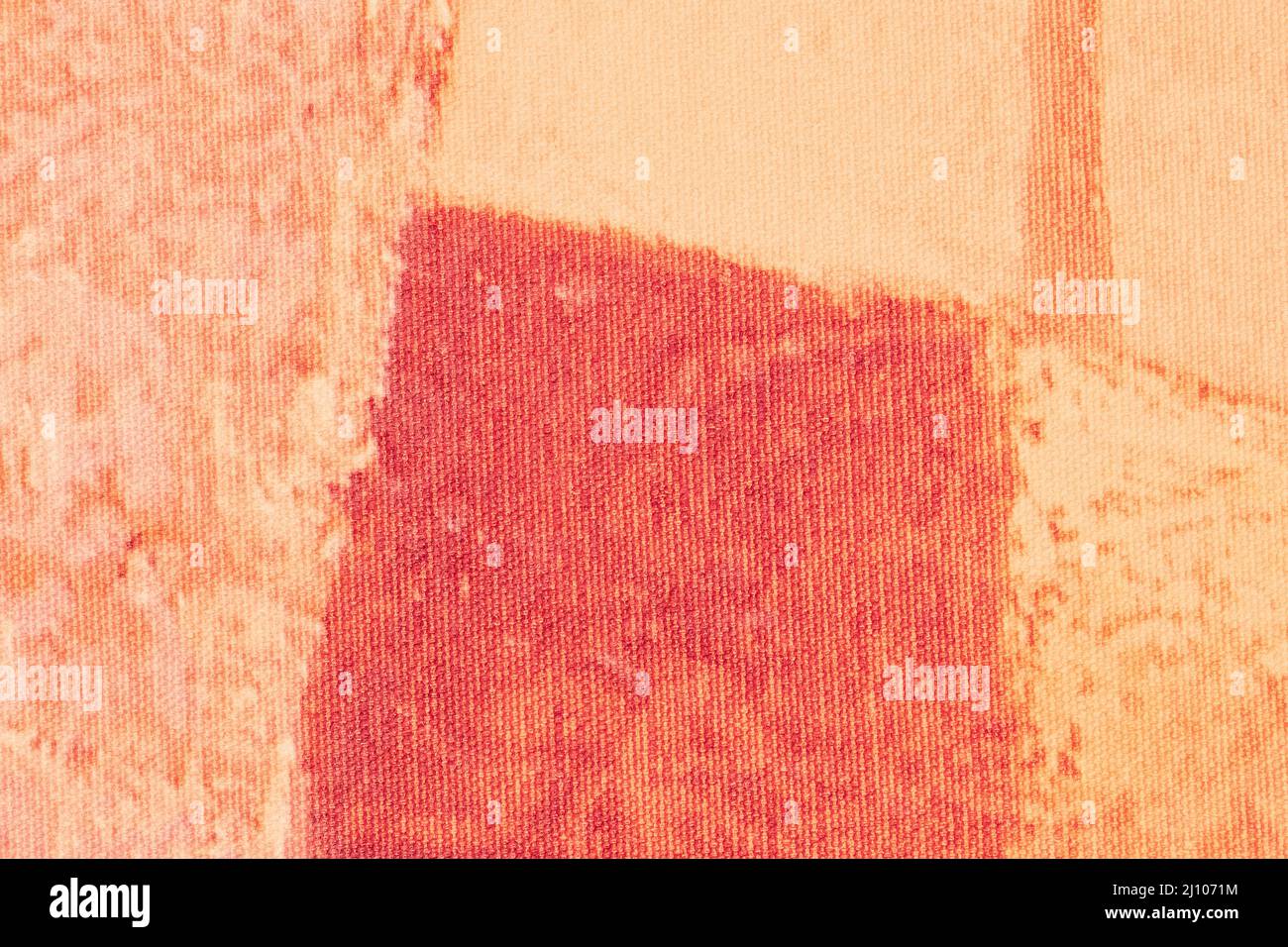 Astratto arte sfondo rosso e corallo colori. Pittura acquerello su tela con sfumatura beige. Frammento di disegno su carta con pat geometrico pesco Foto Stock