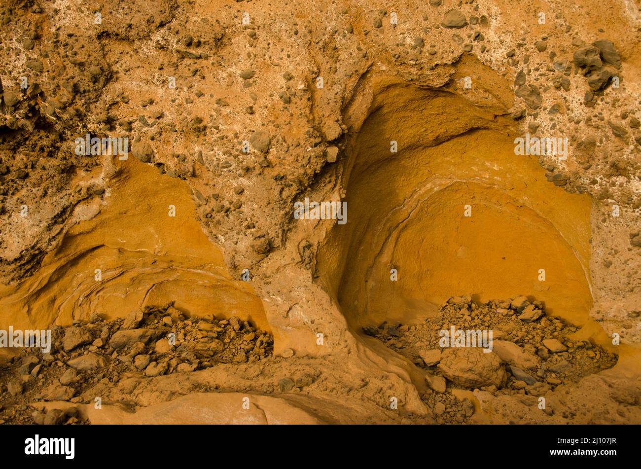 Scogliera rocciosa a Caleton Oscuro. Montana Clara. Riserva naturale integrale di Los Islotes. Isole Canarie. Spagna. Foto Stock