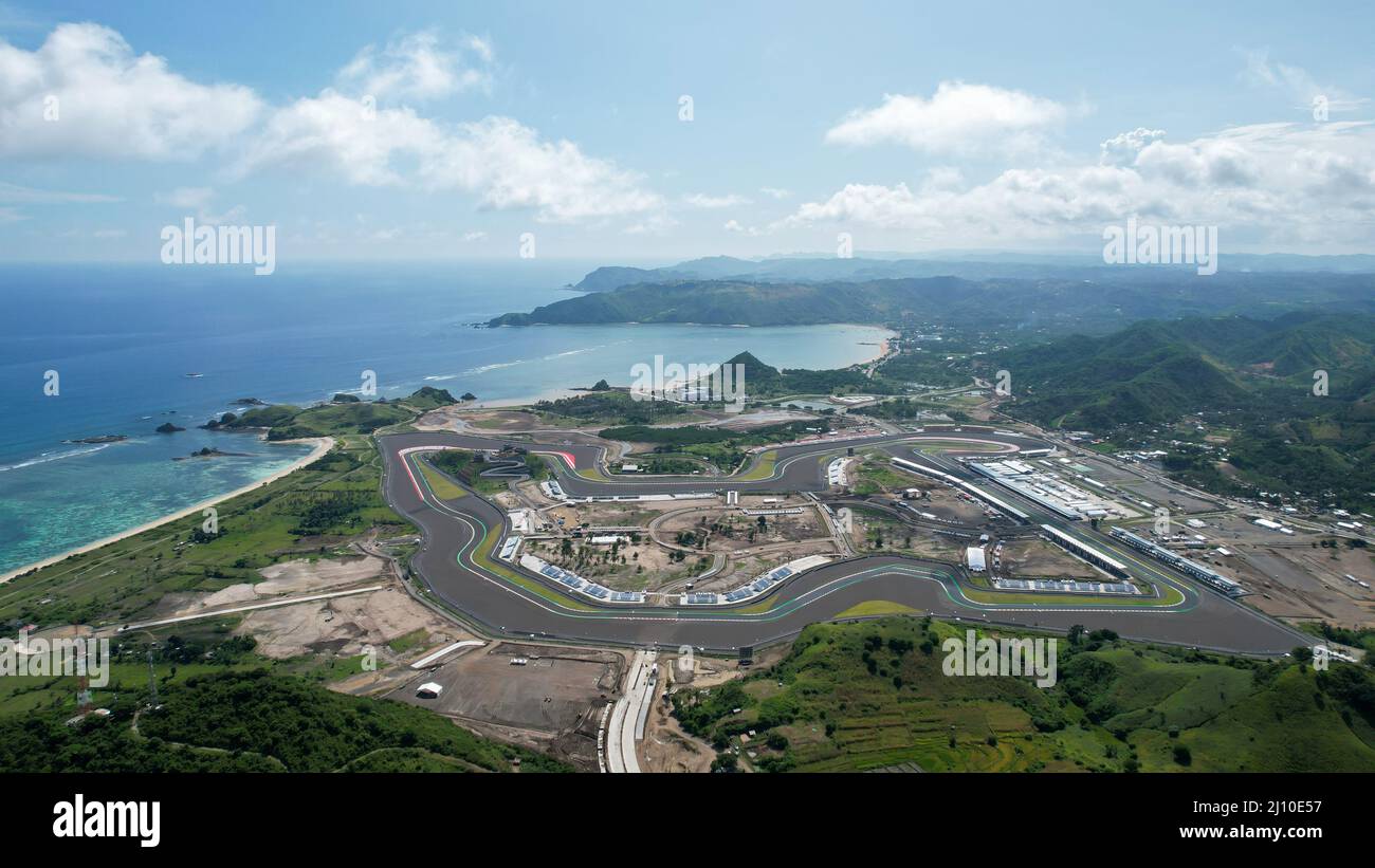 Vista aerea della pista completa del circuito mandalika. Il circuito internazionale di mandalika in Indonesia. Lombok, Indonesia, 22 marzo 2022 Foto Stock