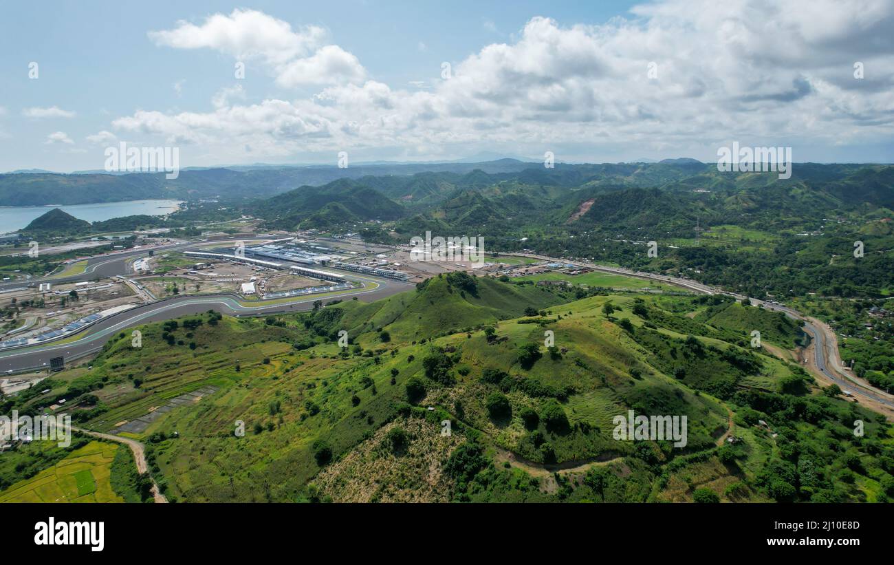 Vista aerea della pista completa del circuito mandalika. Il circuito internazionale di mandalika in Indonesia. Lombok, Indonesia, 22 marzo 2022 Foto Stock