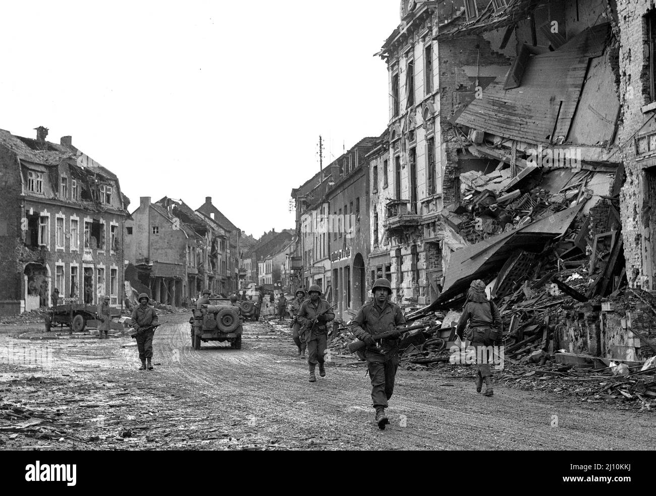 Soldati americani truppe di fanteria liberando nord Francia seconda guerra mondiale Europa 1945 Foto Stock