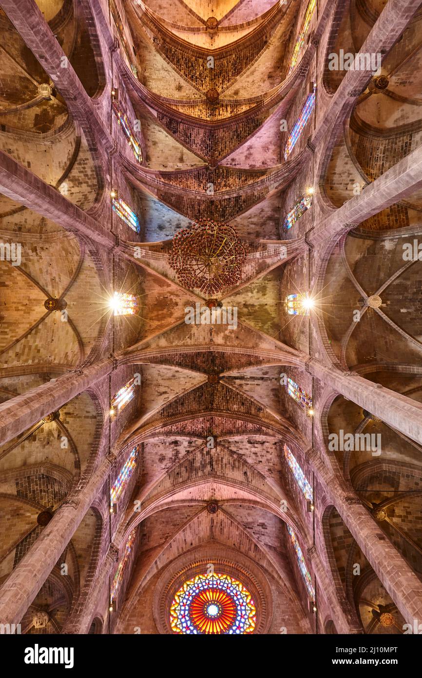 Cattedrale di Palma di Maiorca sul tetto, rosone. Patrimonio spagnolo Foto Stock