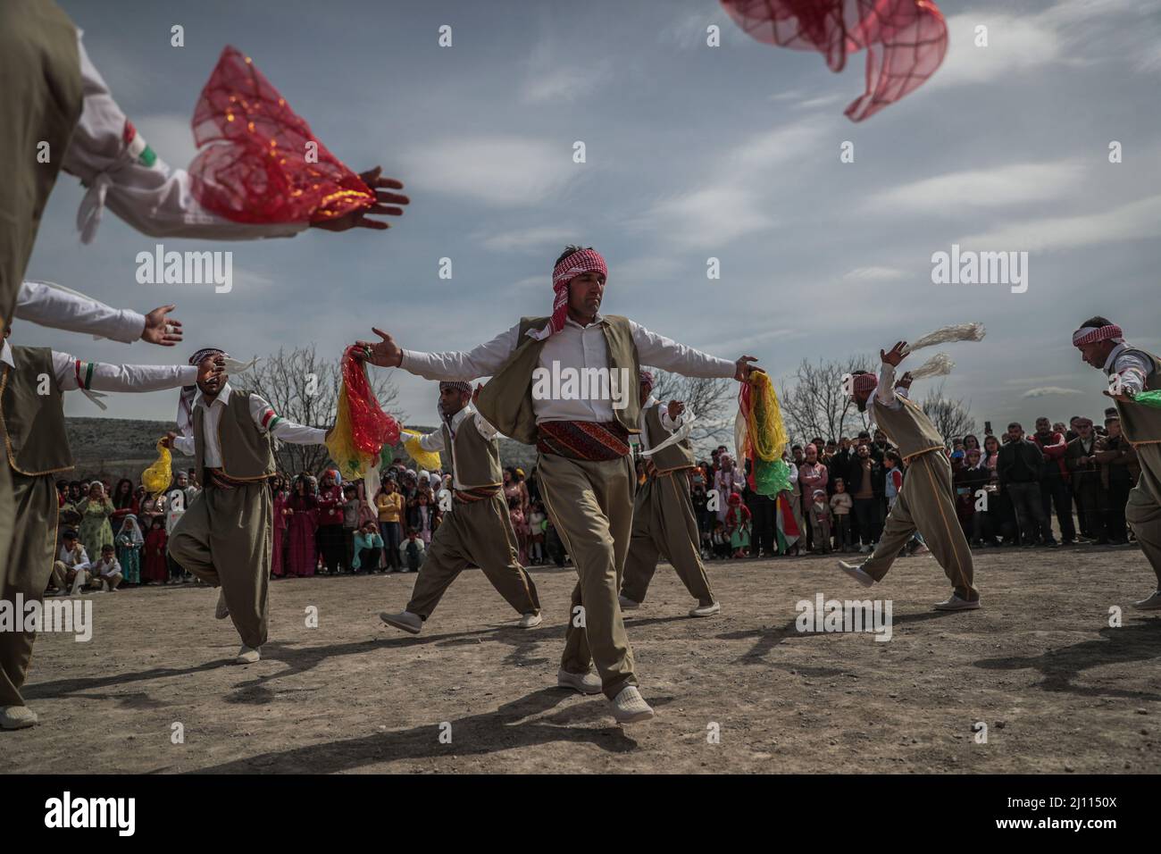 Aleppo, Siria. 21st Mar 2022. I curdi siriani celebrano il nuovo anno curdo 'Newroz' nella città di Affrin. Credit: ANAS Alkharboutli/dpa/Alamy Live News Foto Stock