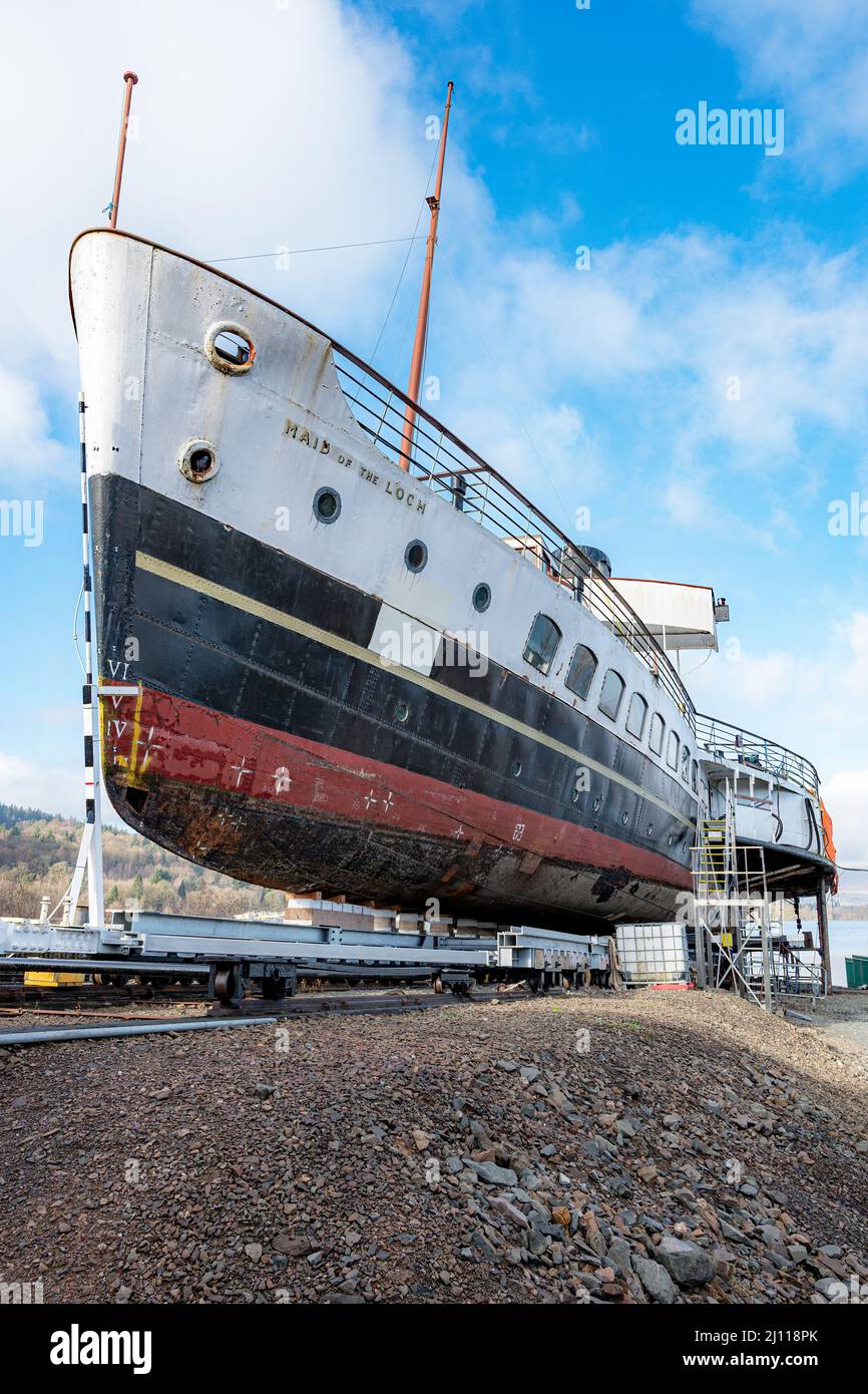 BALLOCH, SCOZIA - 01 MARZO 2022: La cameriera del vaporetto a pale del lago in fase di restauro da parte di un gruppo di volontari. Foto Stock