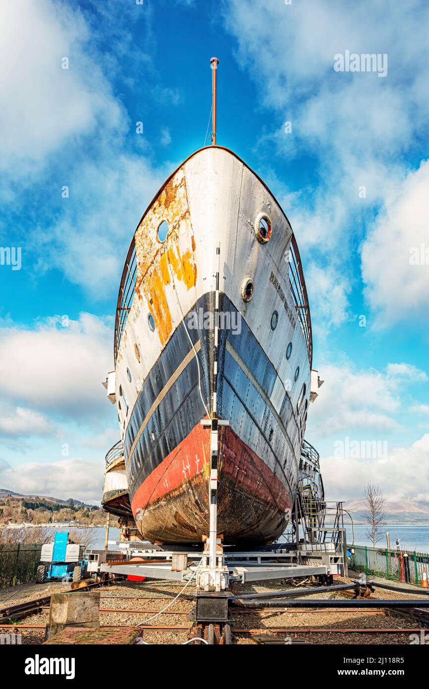 BALLOCH, SCOZIA - 01 MARZO 2022: La cameriera del vaporetto a pale del lago in fase di restauro da parte di un gruppo di volontari. Foto Stock