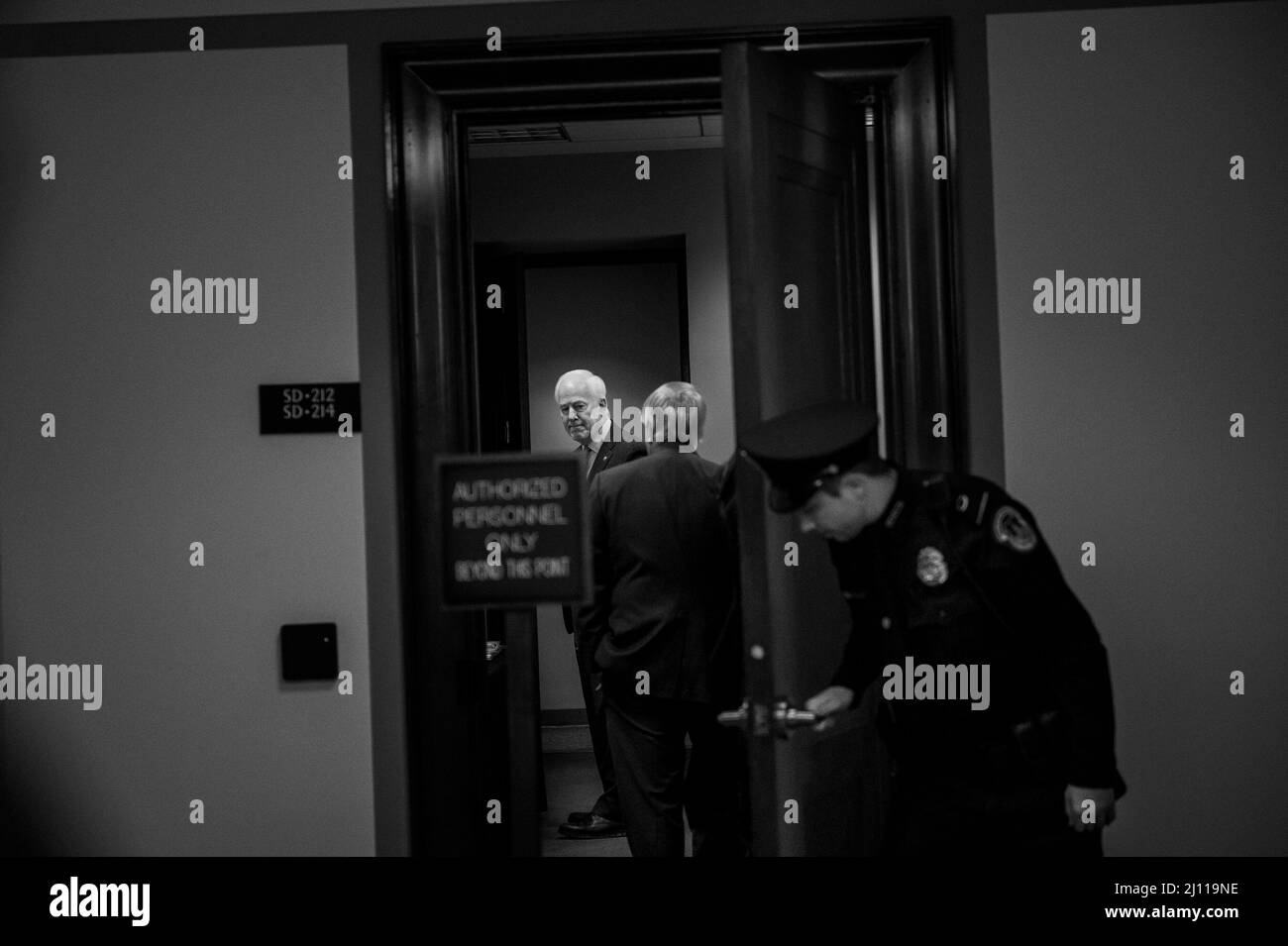 Washington, Vereinigte Staaten. 21st Mar 2022. Senatore degli Stati Uniti John Cornyn (repubblicano del Texas), a sinistra, E il senatore degli Stati Uniti Lindsey Graham (repubblicano della Carolina del Sud), giusto, arriva per il giudice Ketanji Brown Jacksonâs primo giorno delle sue audizioni di nomina del Senato per essere un membro della Giustizia della Corte Suprema degli Stati Uniti, nell'edificio del Senato di Hart a Washington, DC, Lunedi, 21 marzo 2022. Credit: Rod Lammey/CNP/dpa/Alamy Live News Foto Stock