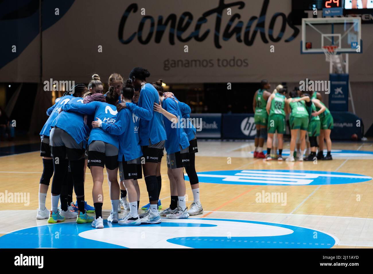 Madrid, Madrid, Spagna. 20th Mar 2022. Entrambe le squadre prima dello start della Liga Femenina Endesa spagnola partita tra Movistar Estudiantes e Kutxabank Araski Club presso la Movistar Academy Magarinos di Madrid. (Credit Image: © Oscar Ribas Torres/ZUMA Press Wire) Foto Stock