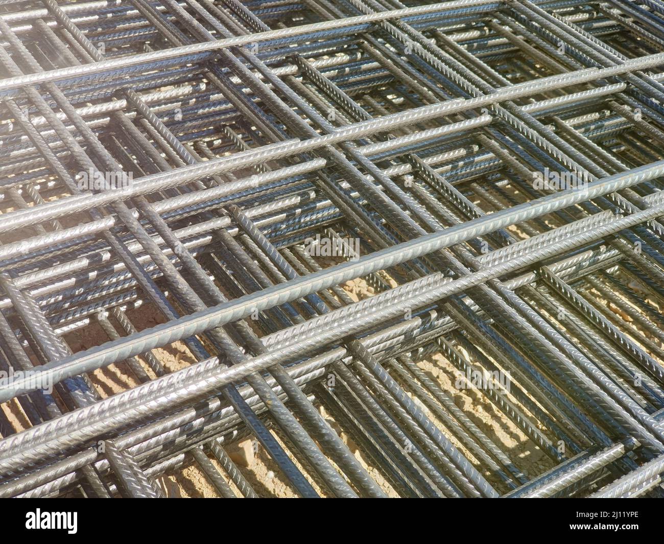 Rinforzo in ferro. Barre in acciaio per cantieri in cemento armato Foto Stock