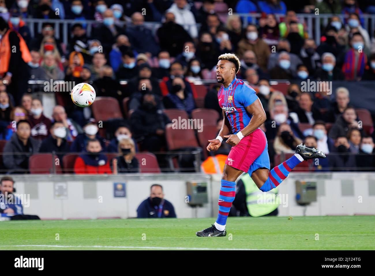 BARCELLONA - FEB 27: Adama Traore in azione durante la partita di la Liga tra il FC Barcelona e l'Athletic Club de Bilbao allo stadio Camp Nou in febbraio Foto Stock