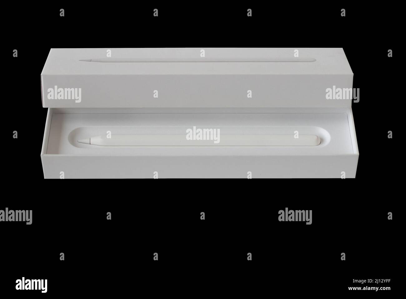 Uno stilo è una penna con una speciale punta in silicone che deve toccare la superficie del monitor per controllare uno smartphone o un tablet Foto Stock