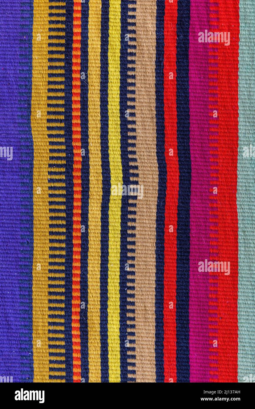 Tessuto a righe verticali multicolore di alta qualità in stile messicano. Foto di alta qualità Foto Stock