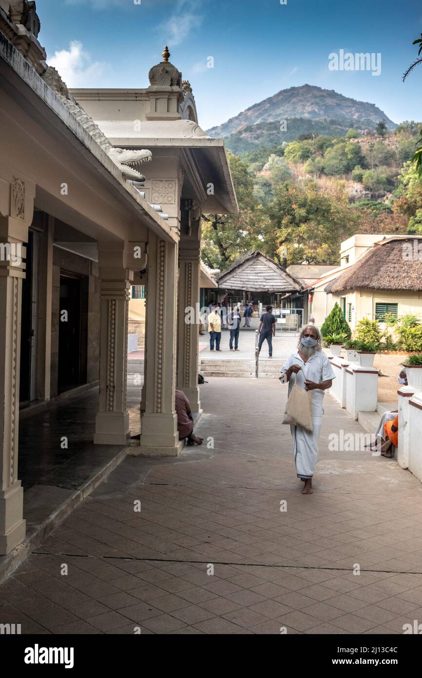 Arunachala è una collina a Tiruvannamalai, Tamil Nadu, e uno dei cinque luoghi sacri principali di Shaiva nel sud dell'India. Il Tempio di Arunachalesvara a Shiva è Foto Stock