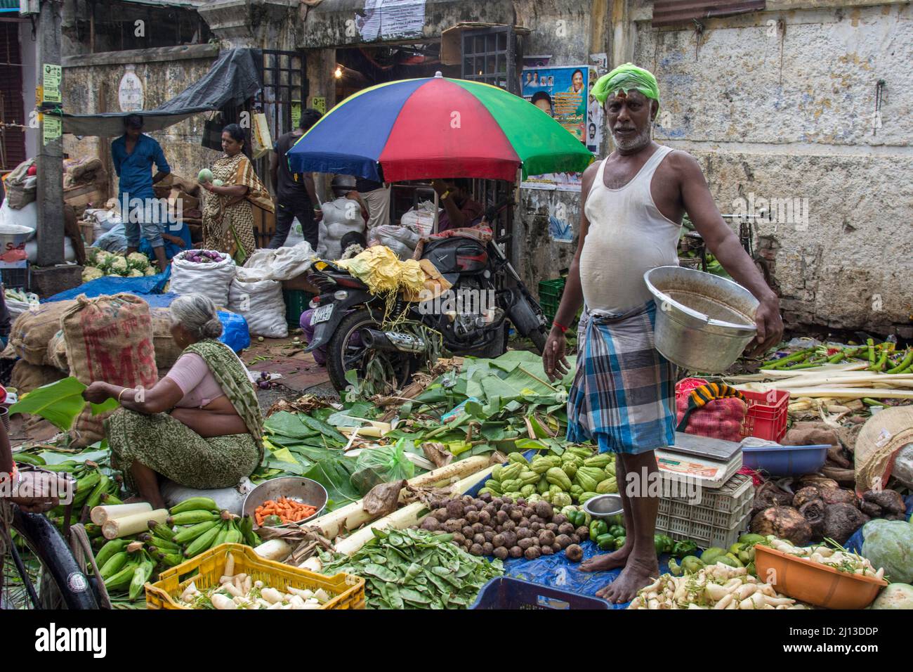Mercato alimentare di Pondicherry, Pondicherry ora conosciuto come Pudicherry è la capitale e la città più popolosa del territorio dell'Unione di Pudicherry in India. Foto Stock
