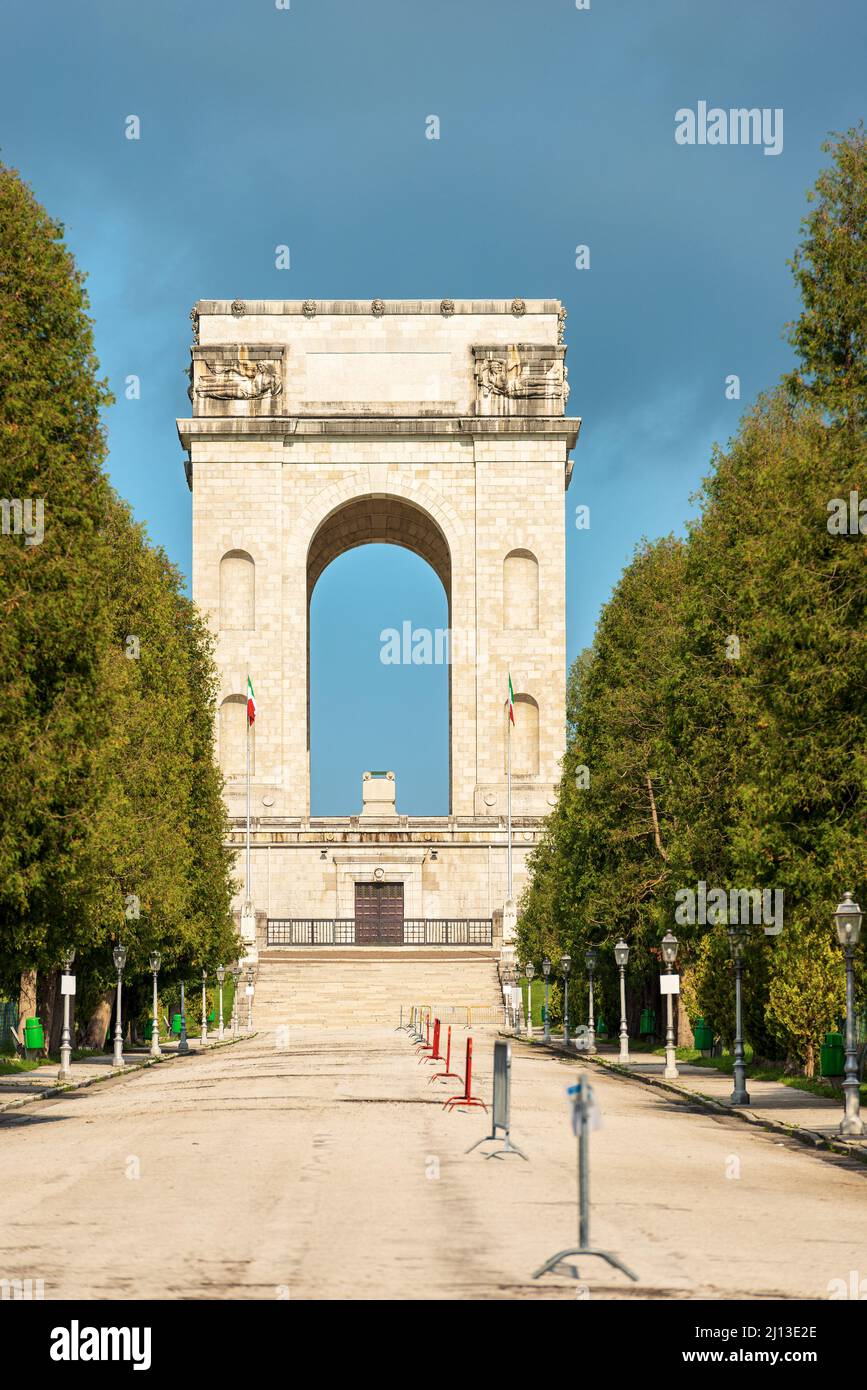 Asiago, Memoriale di guerra della prima guerra mondiale, cimitero, ossario e monumento ai soldati caduti chiamato Sacrario del Leiten, 1936. Vicenza, Veneto, Italia. Foto Stock