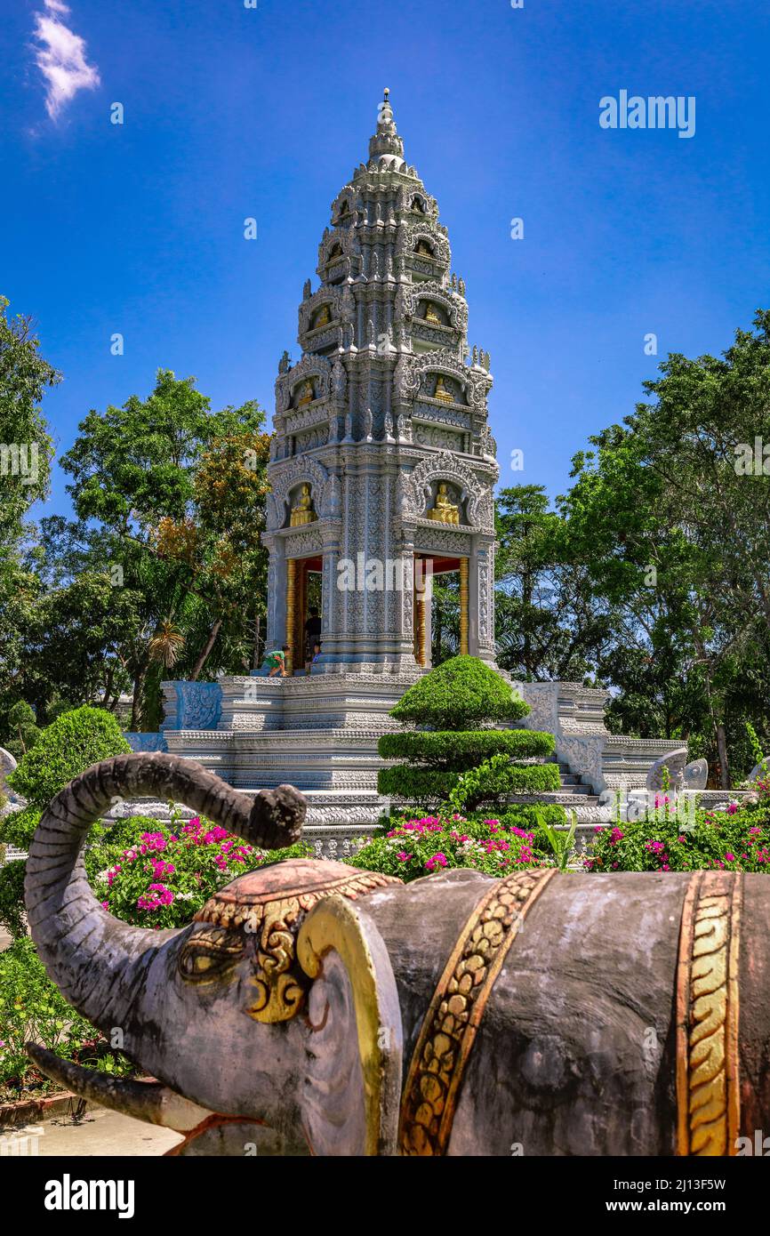 Primo piano di scultura di elefante nel tempio indù nella città di Hanoi in Vietnam Foto Stock
