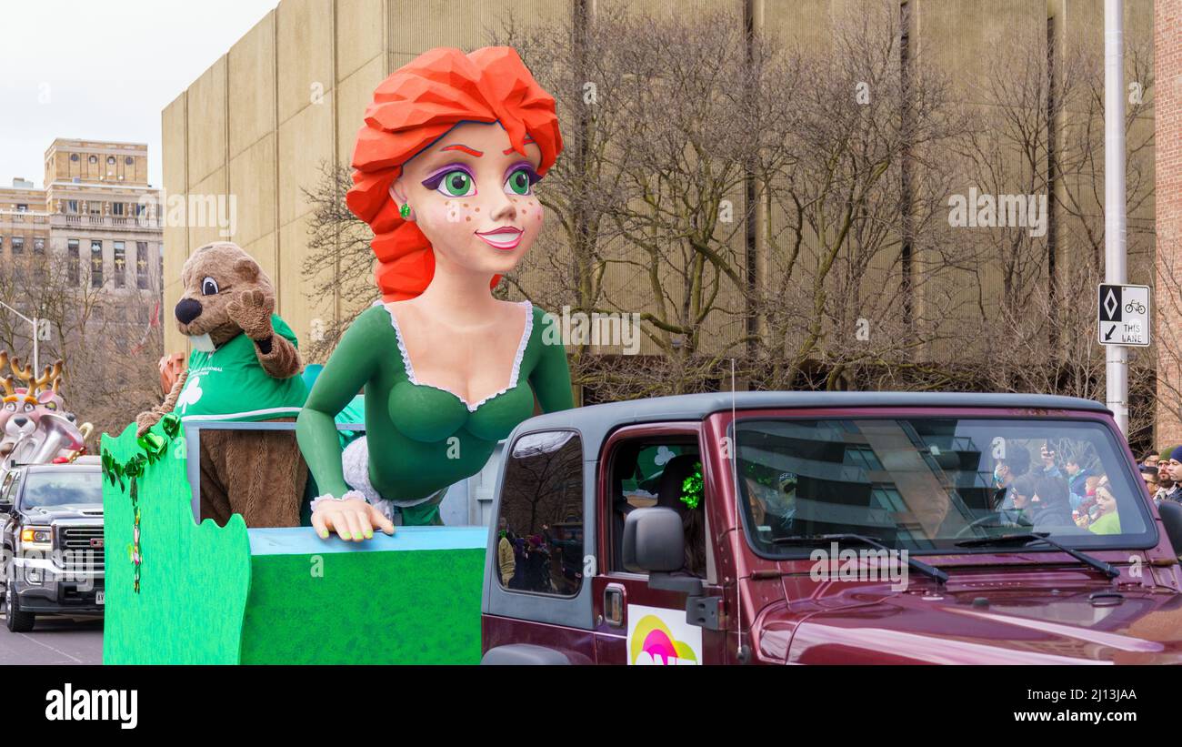 Toronto, Ontario, Canada - 20 marzo 2022: La parata di San Patrizio ritorna dopo due anni di sospensione a causa della pandemia del Covid-19. Foto Stock